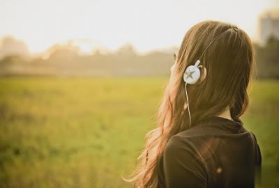 委屈的说说：你总是一副不缺我的样子，你让我怎么在你身边停留