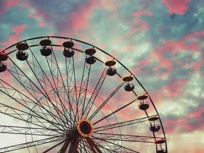 QQ空间伤感说说:我不熬夜了,漂亮比你重要