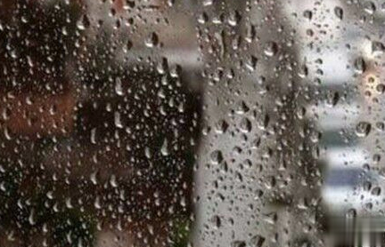 关于下雨天的伤感说说 本来讨厌下雨的天空,直到听到你说你爱我。2