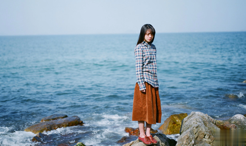 有点伤感的思念爱情说说 往事明明灭灭回忆若隐若现2