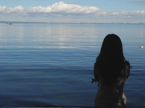 一个人时的伤感心痛说说2018 爱那么短可是遗忘那么长1