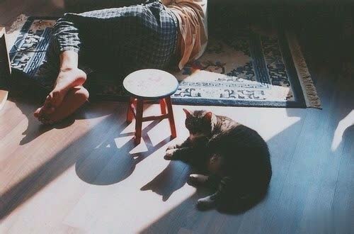 暗恋一个人伤感心酸的说说 友情以上恋人未满