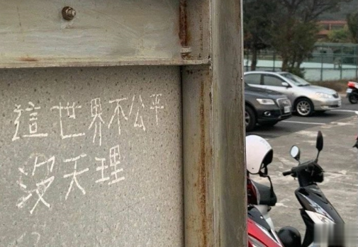 虐到心碎的扎心文案配图 一秒泪崩的扎心句子带图片13