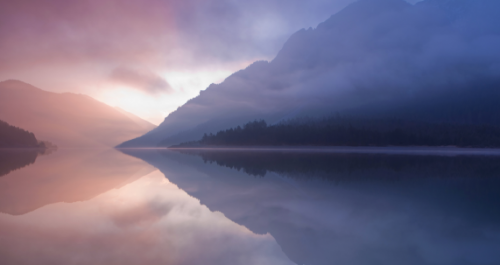 伤感难过的说说：毕竟你身边太拥挤，而我又不是你唯一