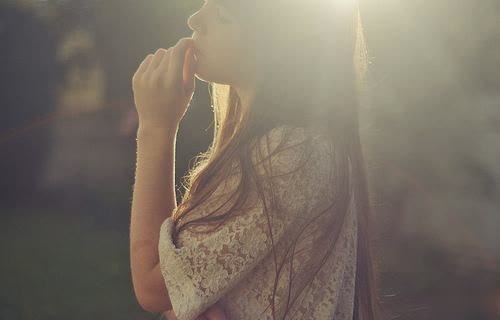 夏天快要过去青春即将逝去的伤感说说 怀念青春伤感的忧伤心情说说2